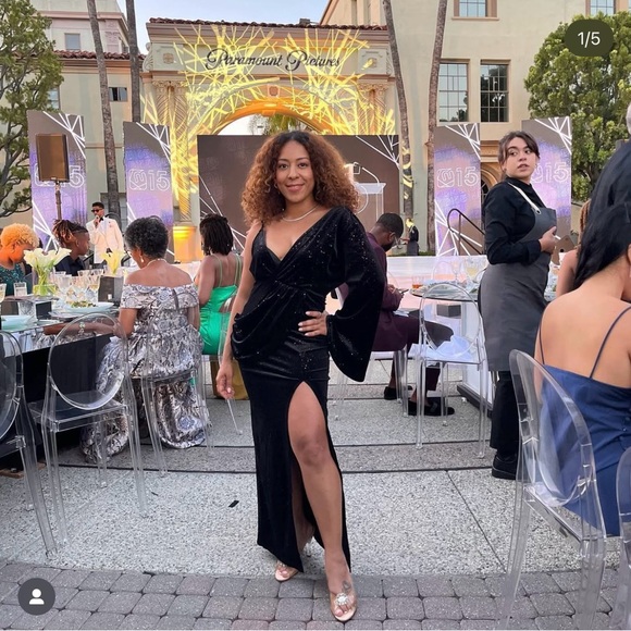 Elegant Black Evening Gown with Slit - Picture 1 of 3